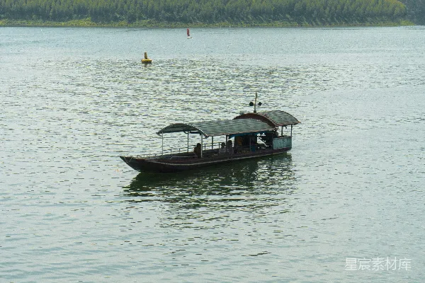 高清摄影 湖上独舟