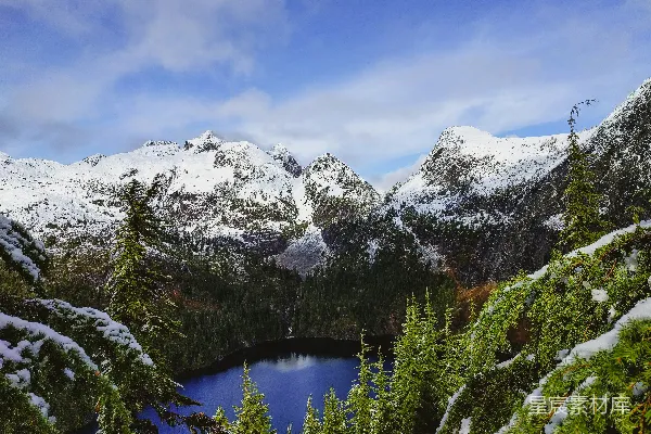 高清摄影 雪后的山间湖泊