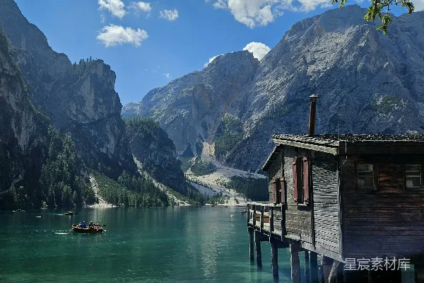 高清摄影 宁静的高山湖畔