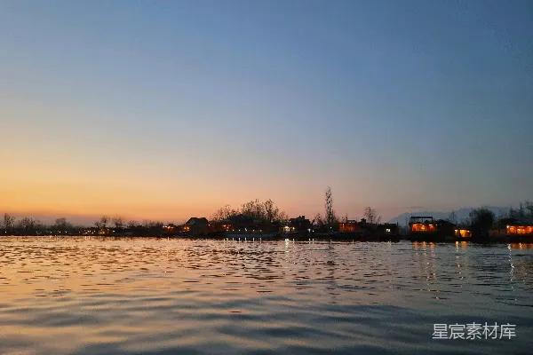 高清摄影 日落时分的湖畔人家