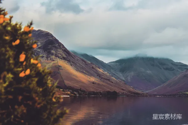 高清摄影 云雾缭绕的山间湖景