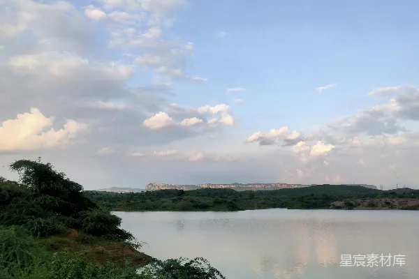 高清摄影 湖畔宁静的自然风光