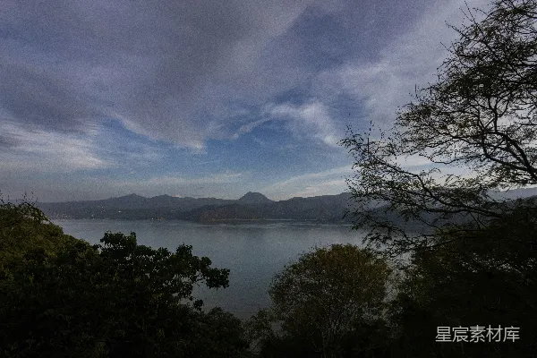 高清摄影 湖畔山景