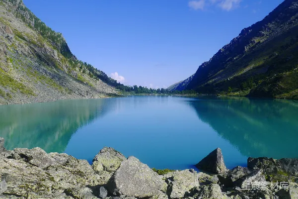 高清摄影 山间碧湖美景