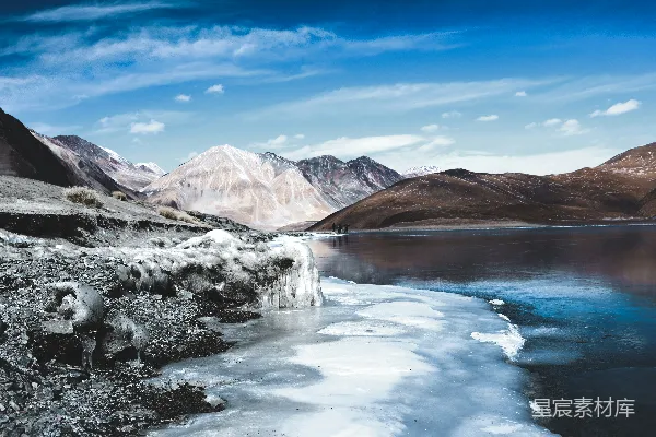 高清摄影 雪山冰湖的宁静美景