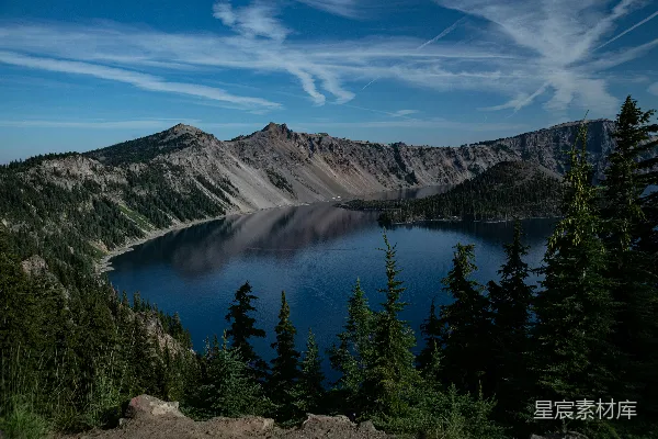 高清摄影 火山口湖的静谧之美