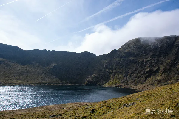 高清摄影 湖畔的山景