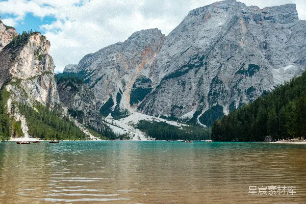 高清摄影 宁静的山间湖景