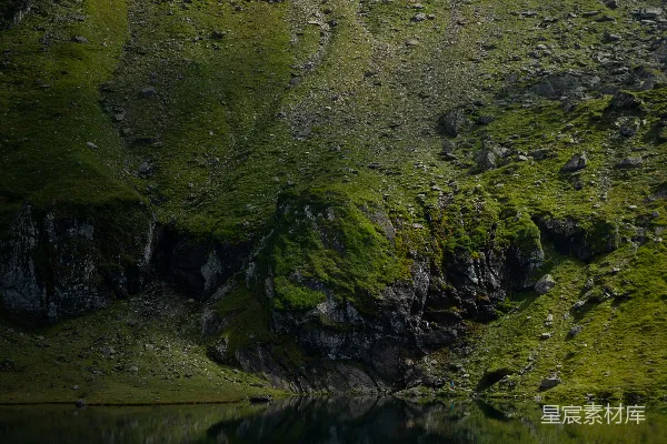 高清摄影 静谧的山谷湖景