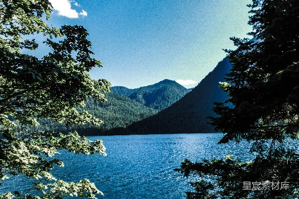 高清摄影 湖畔的山景