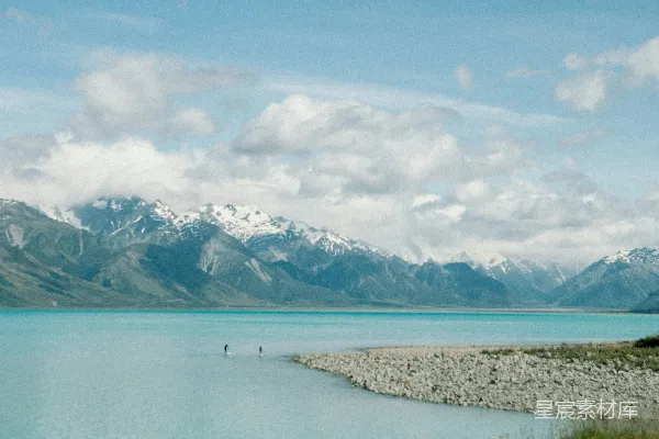高清摄影 湖畔雪山之景