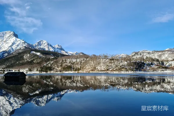 高清摄影 冬日静谧的山间湖泊