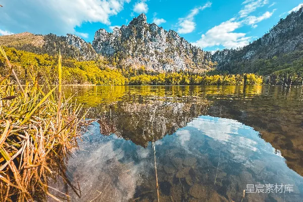 高清摄影 湖畔山景倒影图