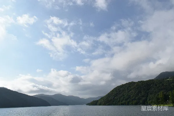 高清摄影 湖光山色与云海