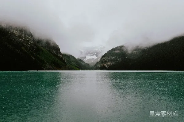 高清摄影 雨中洛矶湖
