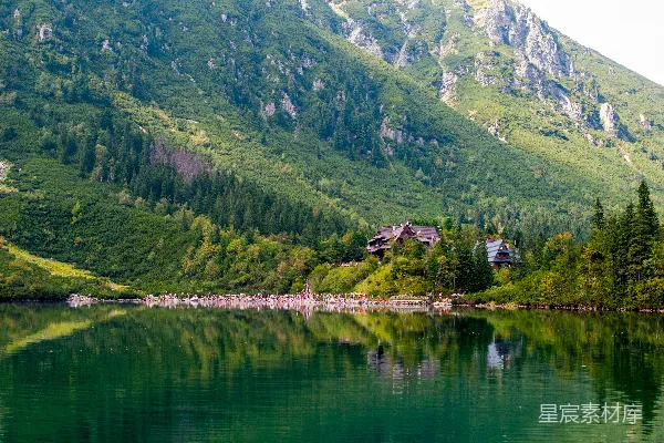 高清摄影 山湖映翠，自然与人和谐共处