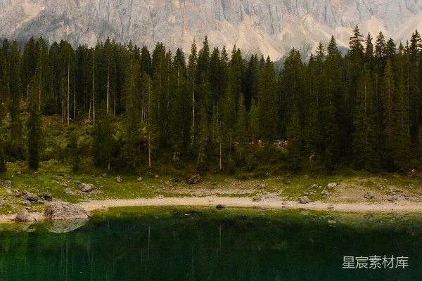 高清摄影 静谧的湖畔山景