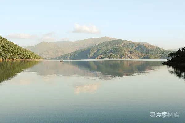 高清摄影 宁静的湖畔山景