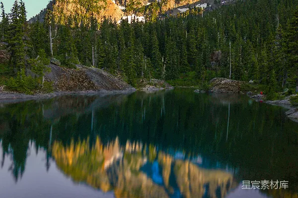 高清摄影 湖畔静谧的山景