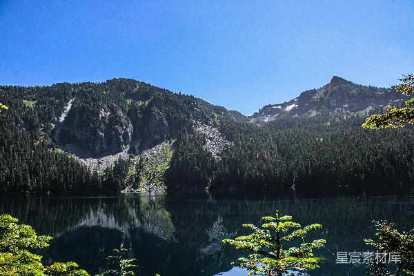高清摄影 静谧的高山湖泊