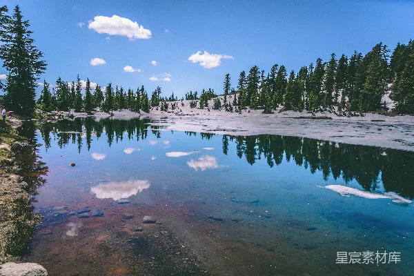 高清摄影 宁静的山间湖景