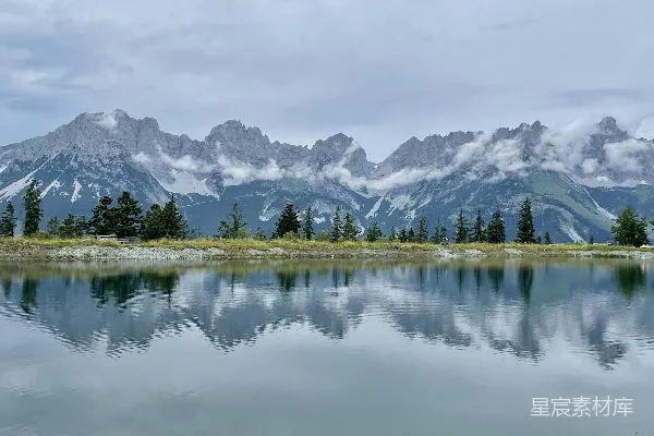高清摄影 湖边的山脉