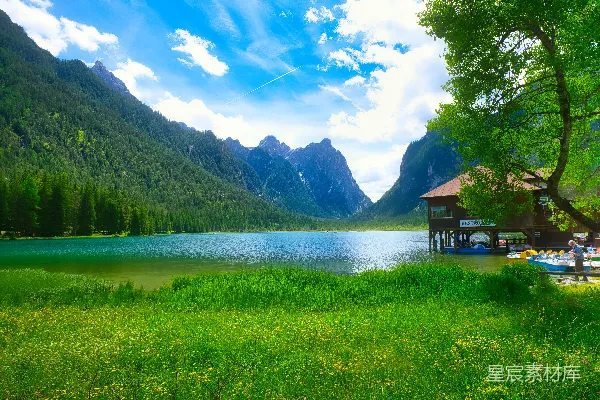 高清摄影 阿尔卑斯山畔的静谧湖景