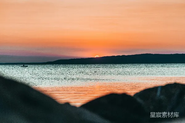 高清摄影 日落时分的宁静湖景