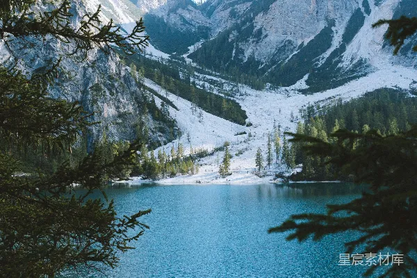 高清摄影 阿尔卑斯山的宁静湖景