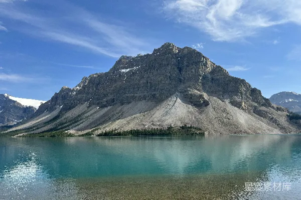 高清摄影 碧水蓝天下的壮丽山景