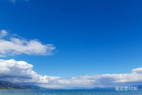 高清摄影 蓝天白云下的宁静海岸