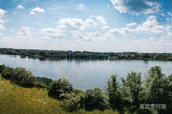 高清摄影 晴空下的宁静湖景