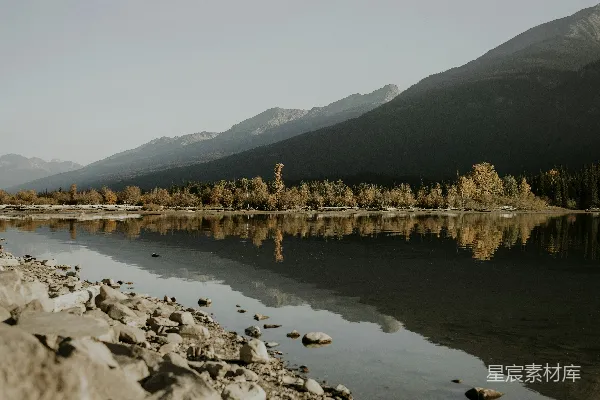 高清摄影 秋日山湖静谧景色