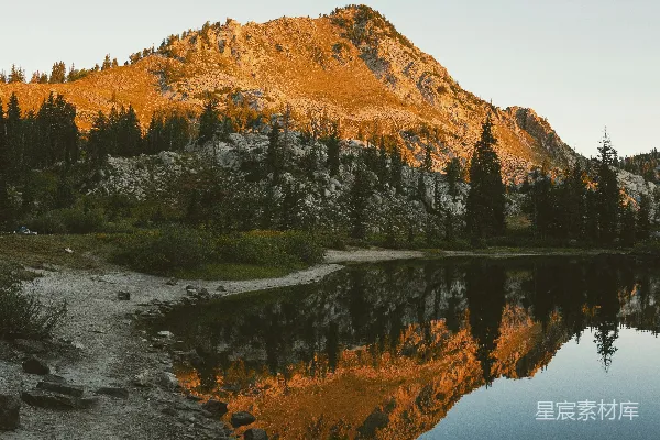高清摄影 宁静的山湖景色