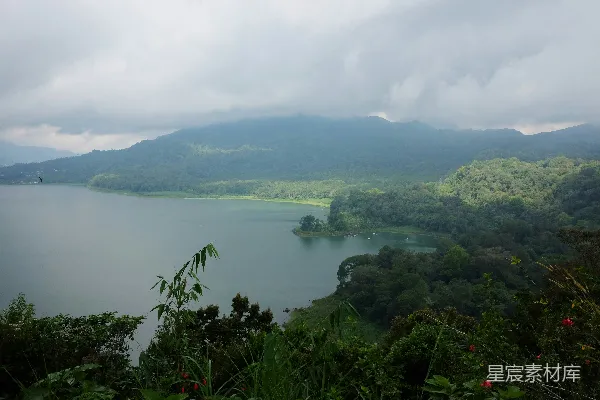 高清摄影 湖畔的山景