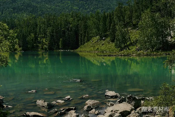 高清摄影 碧湖山景