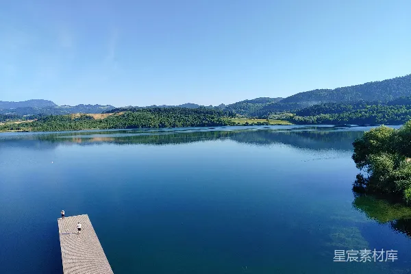 高清摄影 宁静的湖畔码头