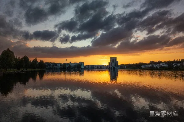 高清摄影 日落时分的城市湖景