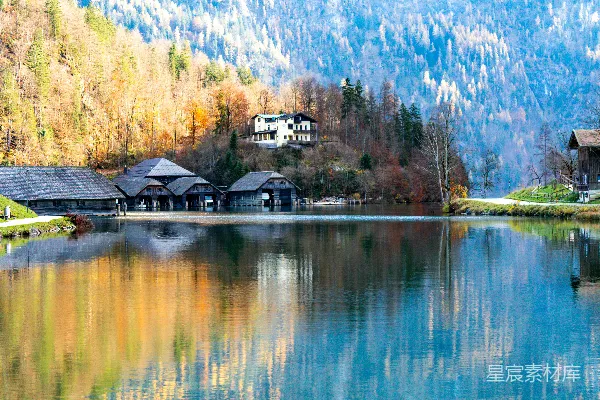 高清摄影 秋日湖畔的宁静小屋