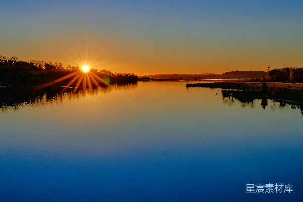 高清摄影 夕阳下的宁静湖景