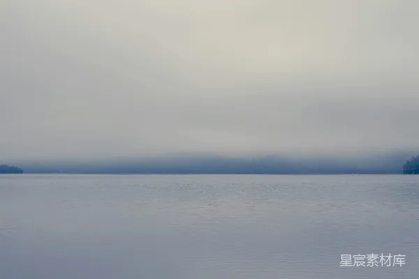 高清摄影 雾蒙蒙的湖面