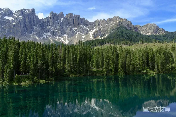 高清摄影 阿尔卑斯山的静谧湖景