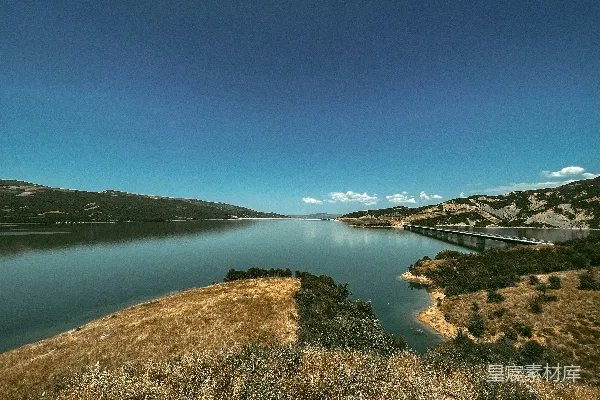 高清摄影 湖畔宁静的自然风景