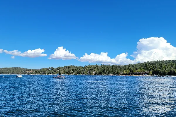 高清摄影 蓝天下的宁静湖景