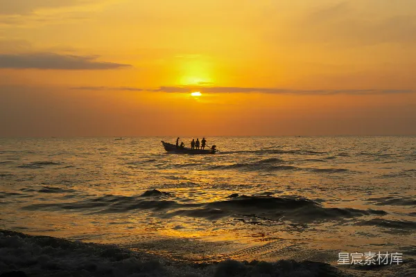 高清摄影 夕阳下的渔船