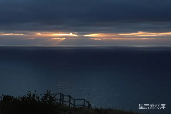 高清摄影 夕阳下的宁静海岸