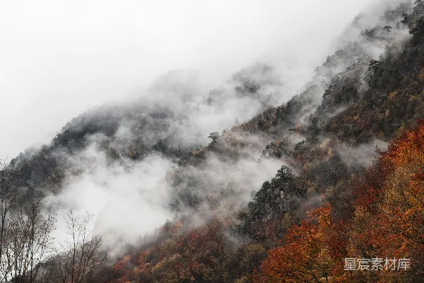 高清摄影 云雾笼罩的山峦