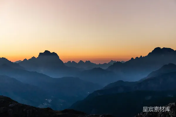 高清摄影 日出时分的山脉轮廓