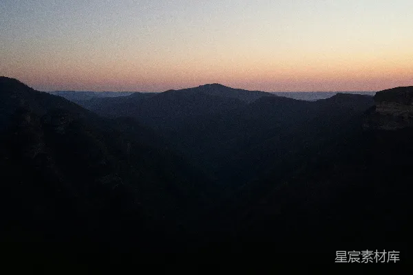 高清摄影 日落时分的山谷