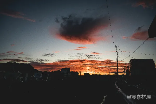 高清摄影 夕阳下的小镇剪影